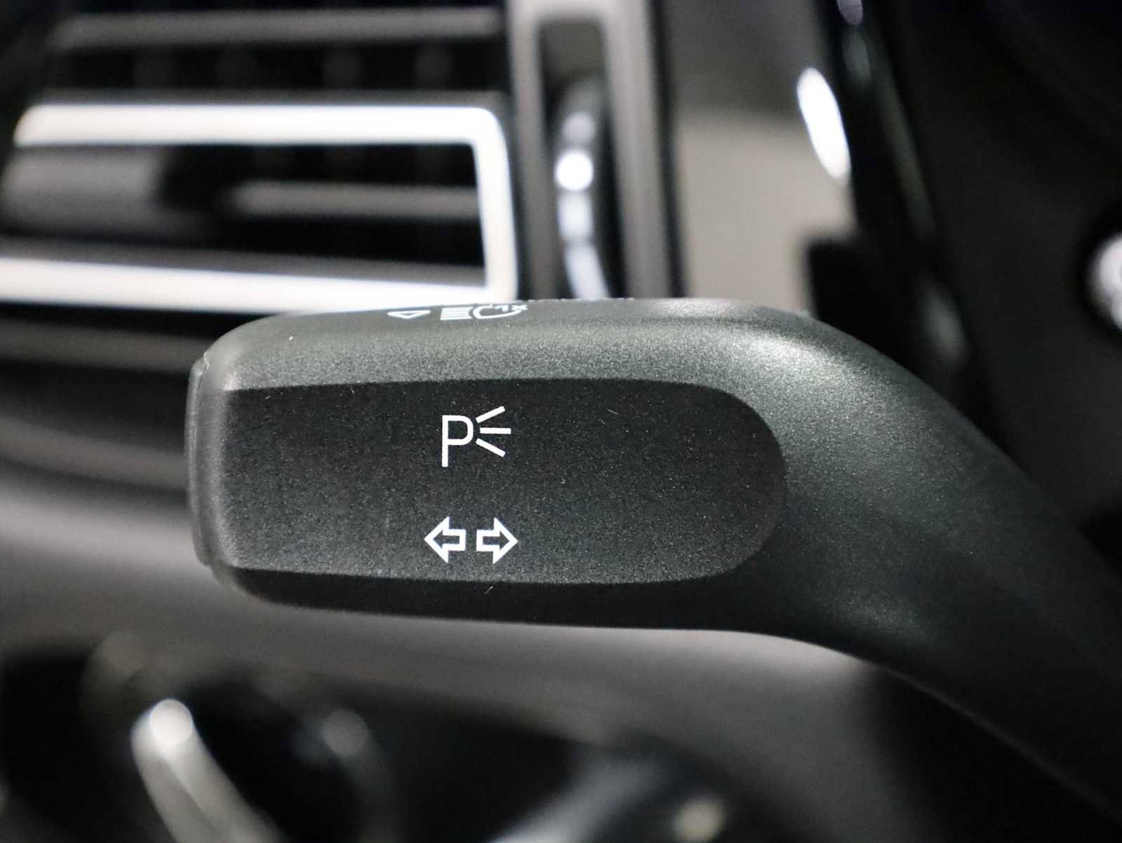 Certified 2025 Porsche Macan S AWD/4WD image 31