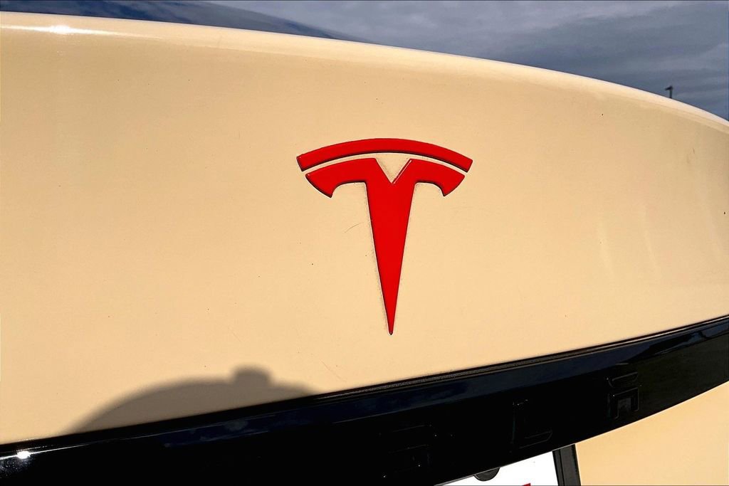 Used 2022 Tesla Model S image 22