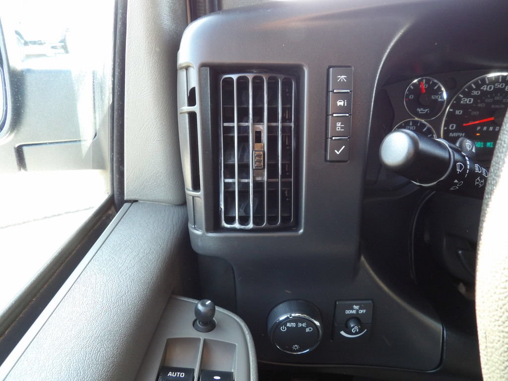 Used 2024 Chevrolet Express 3500 LS RWD image 19