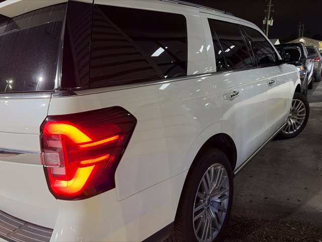 Used 2024 Ford Expedition Limited AWD/4WD image 7