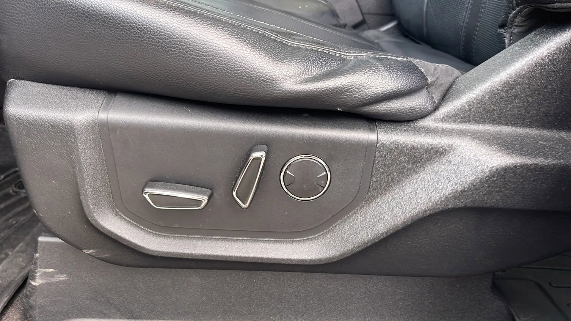 Used 2018 Ford Expedition Max Limited w/ Equipment Group 301A image 23