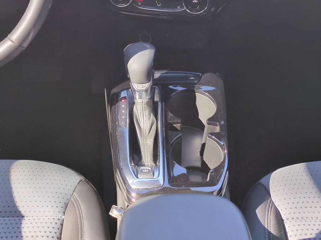 Used 2025 Chevrolet Trax LT w/ LT Convenience Package image 18