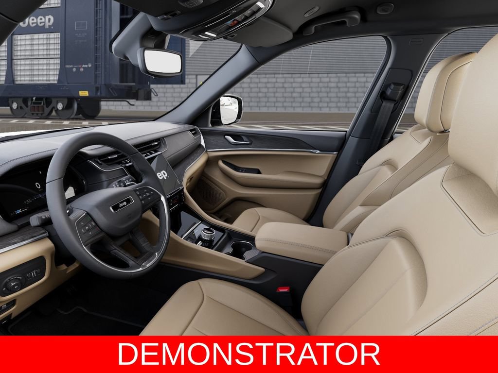 New 2025 Jeep Grand Cherokee Limited w/ Black Appearance Package AWD/4WD image 22