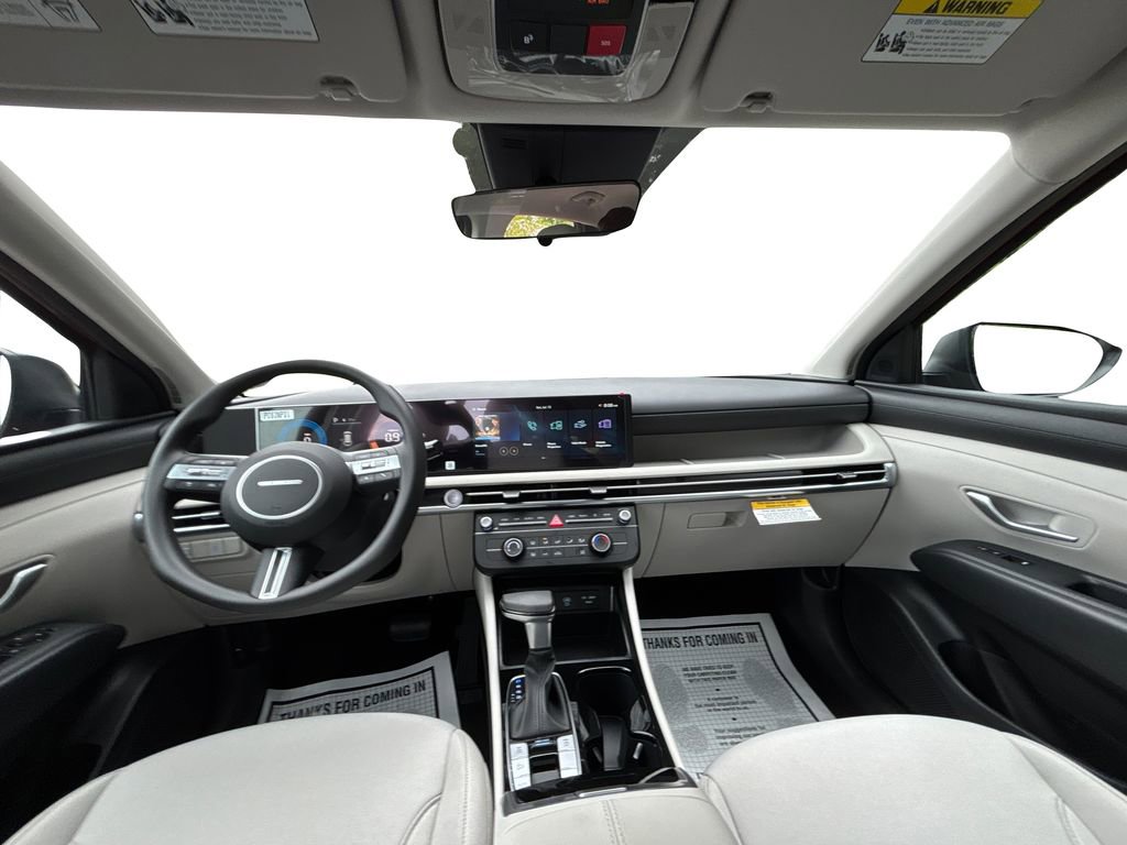 Used 2025 Hyundai Tucson SE image 16