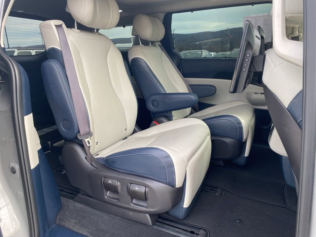 Used 2025 Kia Carnival SX Prestige FWD image 14