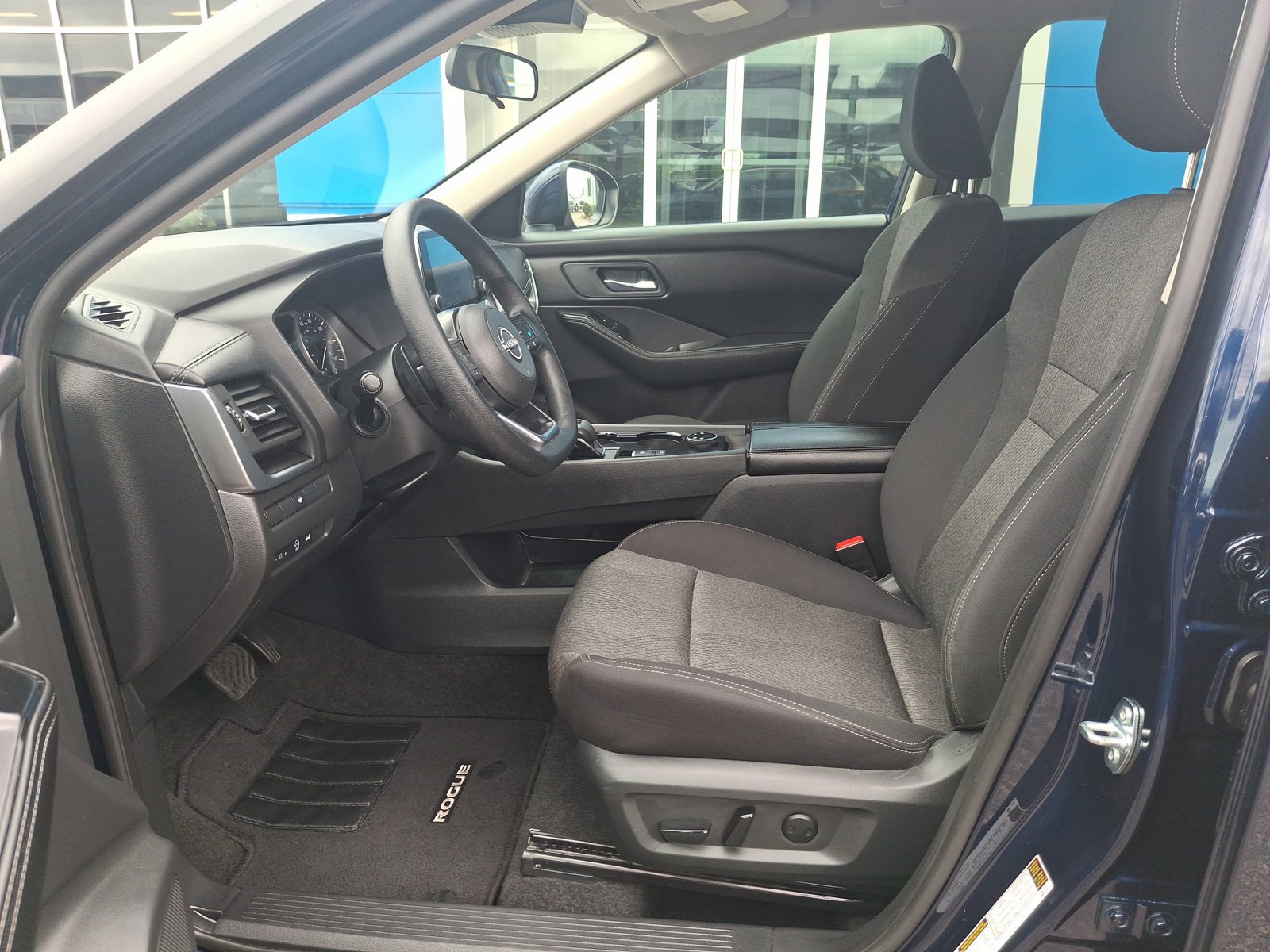 Used 2024 Nissan Rogue SV AWD/4WD image 13