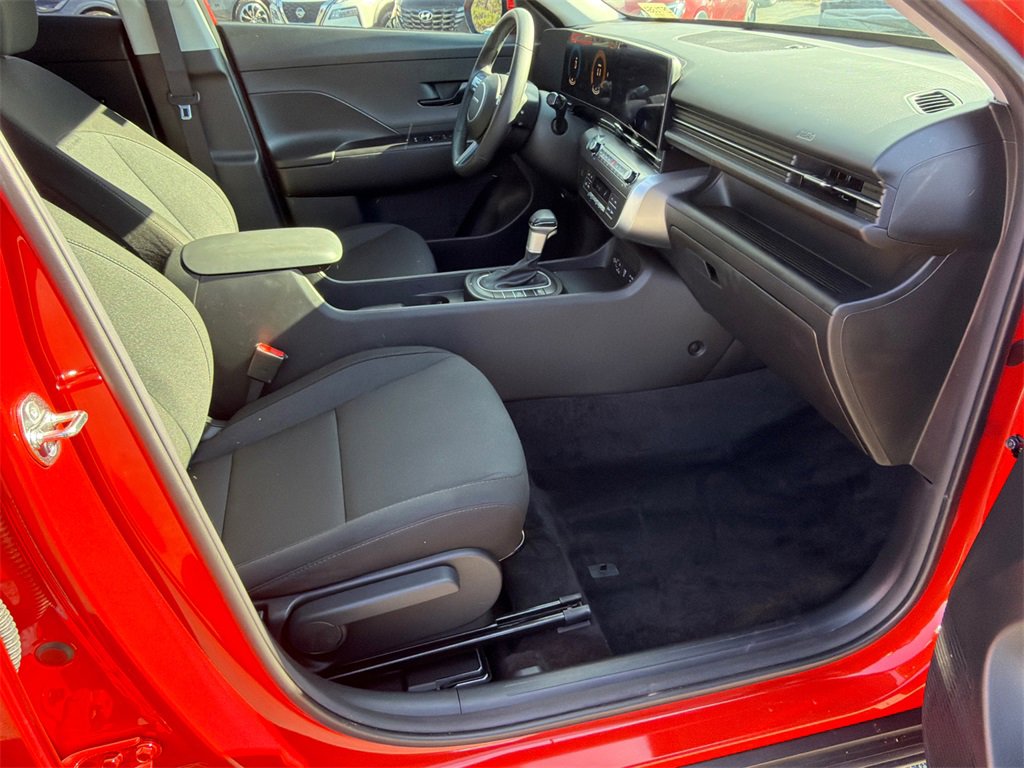Used 2025 Hyundai Kona SEL image 13