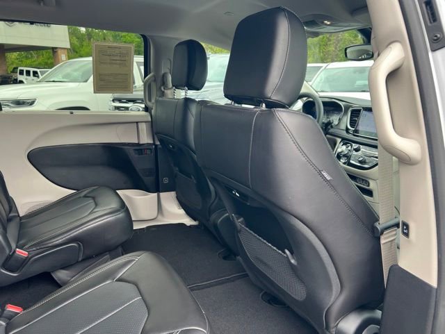 Used 2023 Chrysler Pacifica Touring-L FWD image 21