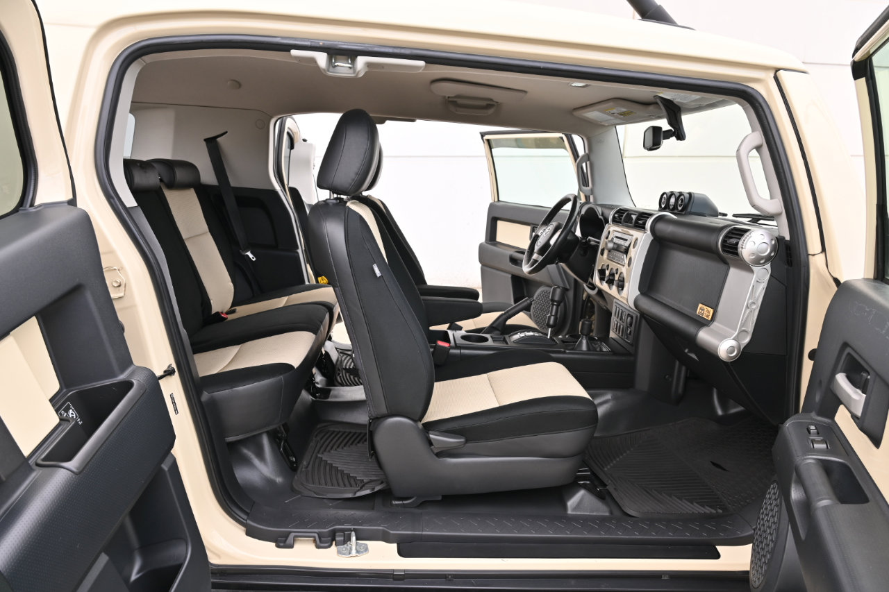 Used 2010 Toyota FJ Cruiser 4WD image 18