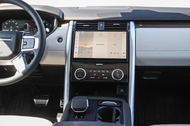 Certified 2025 Land Rover Discovery Dynamic SE AWD/4WD image 15