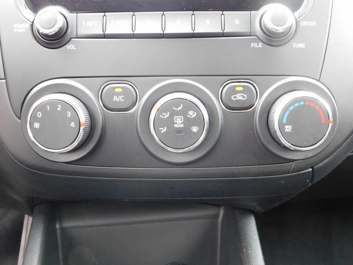 Used 2017 Kia Forte LX image 12
