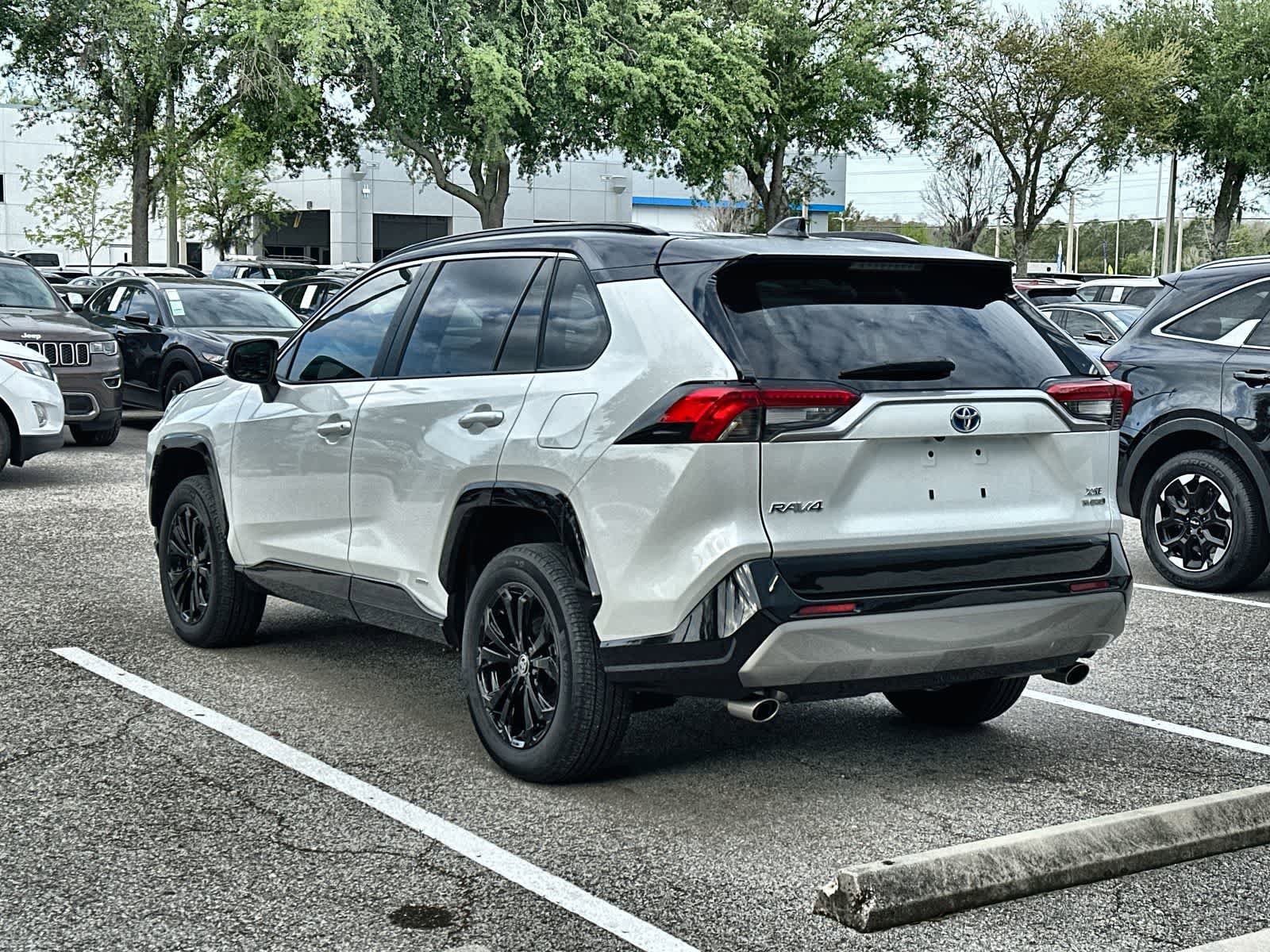 Used 2023 Toyota RAV4 XSE AWD/4WD image 6