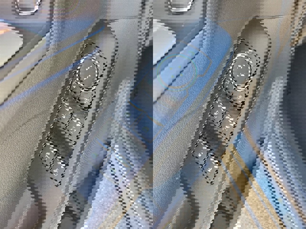 Used 2025 Ford Escape Base w/ Class II Trailer Tow Package image 15