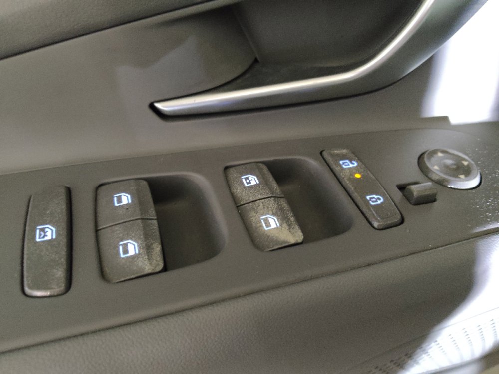 Used 2025 Hyundai Elantra SEL FWD image 27