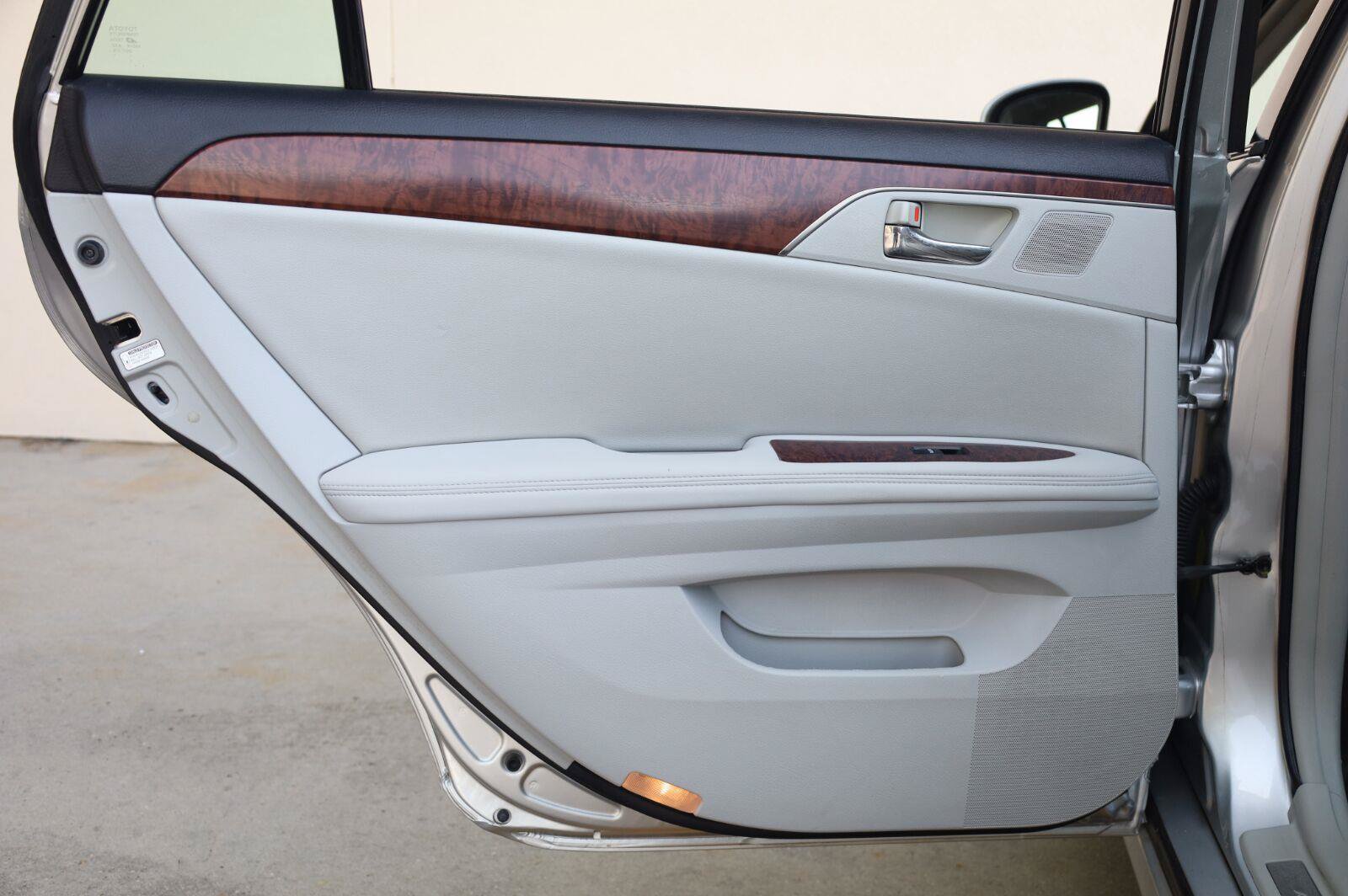 Used 2011 Toyota Avalon Limited FWD image 21