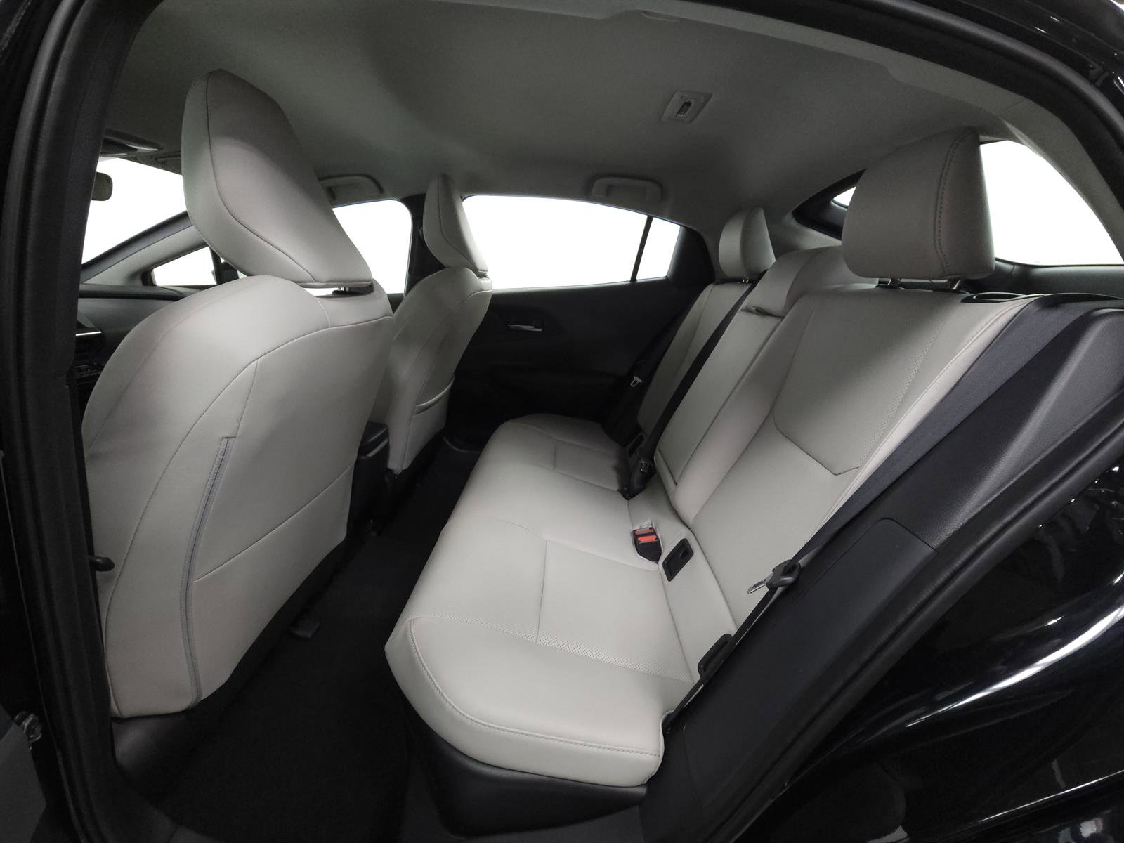 Used 2024 Toyota Prius XLE image 5