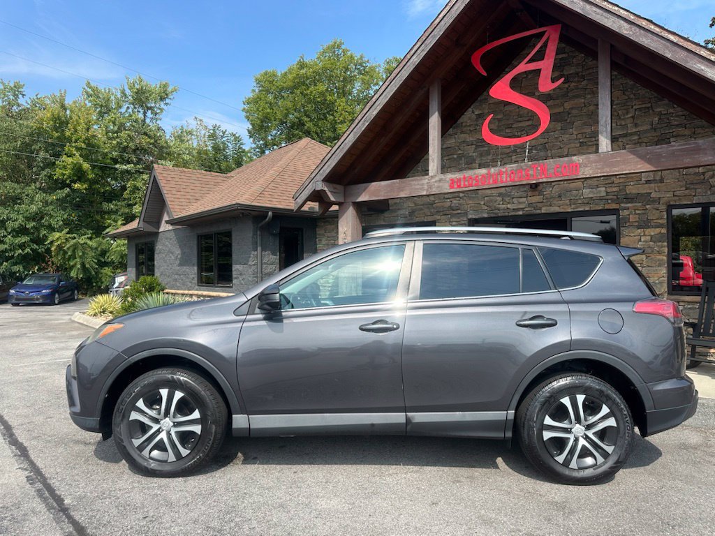 Used 2016 Toyota RAV4 LE AWD/4WD image 2