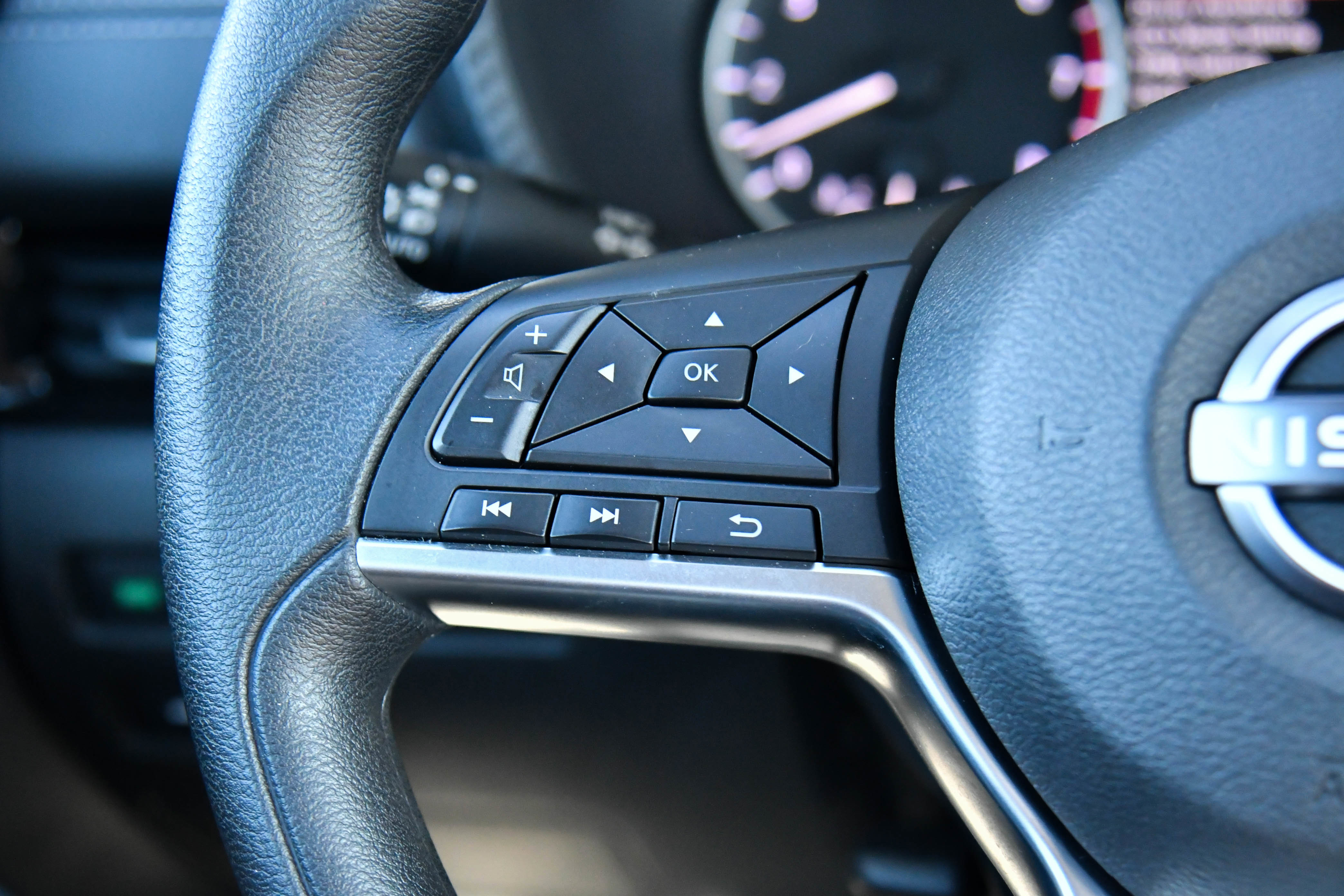 Used 2025 Nissan Sentra SV image 28