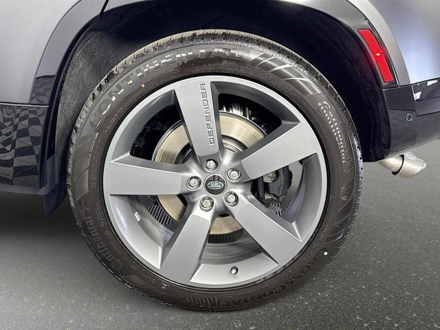 Used 2025 Land Rover Defender 110 V8 image 33