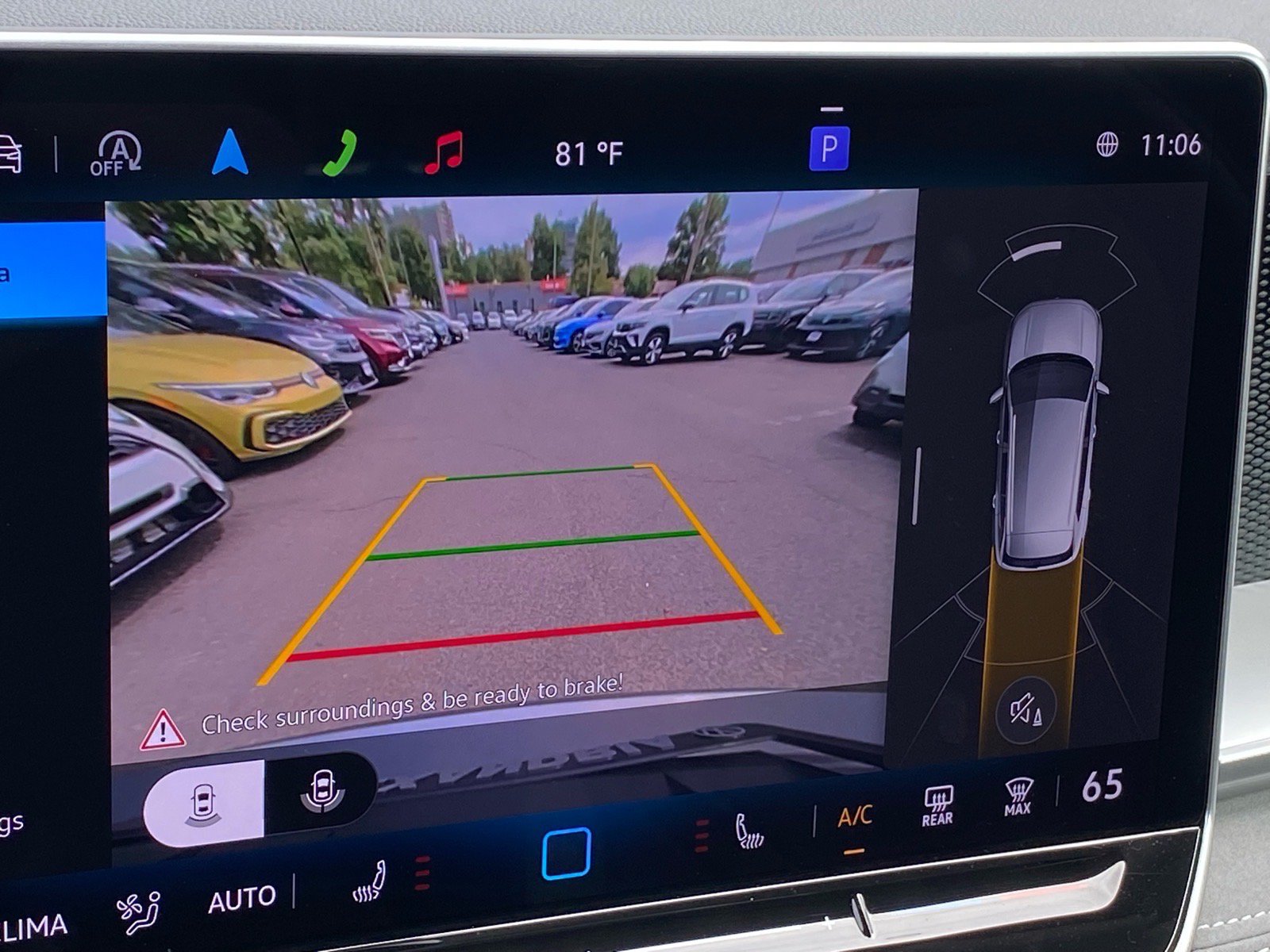 Certified 2025 Volkswagen Tiguan SE AWD/4WD image 16