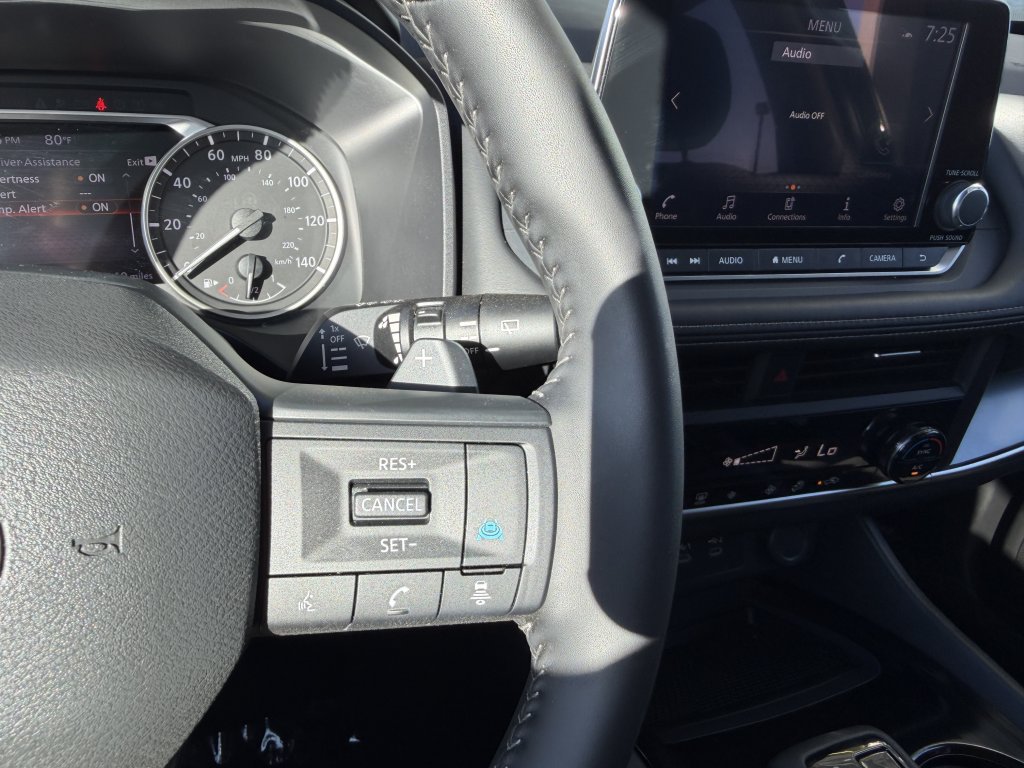 Used 2025 Nissan Rogue SV FWD image 28
