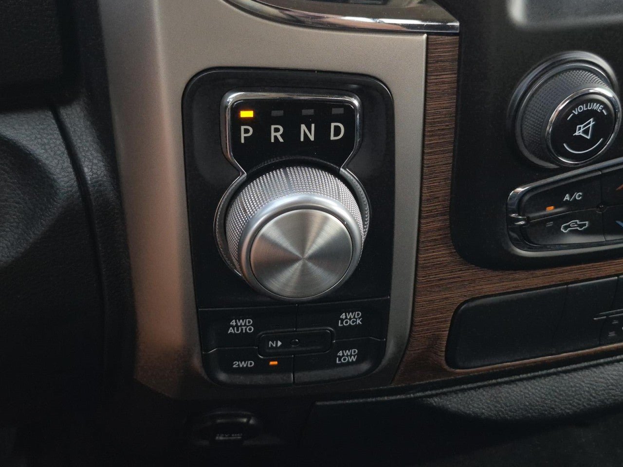 Used 2018 RAM 1500 Laramie w/ Convenience Group AWD/4WD image 25