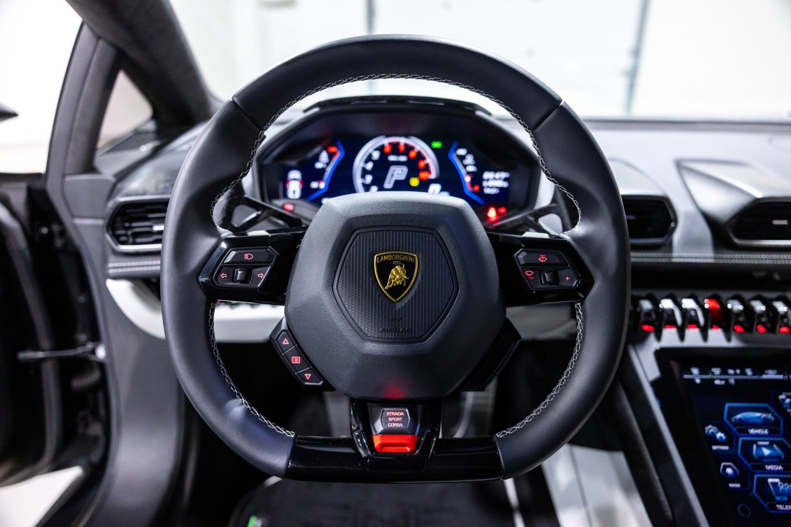 Used 2022 Lamborghini Huracan EVO image 36