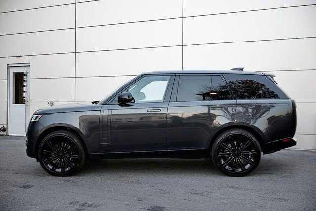 New 2026 Land Rover Range Rover SE image 3