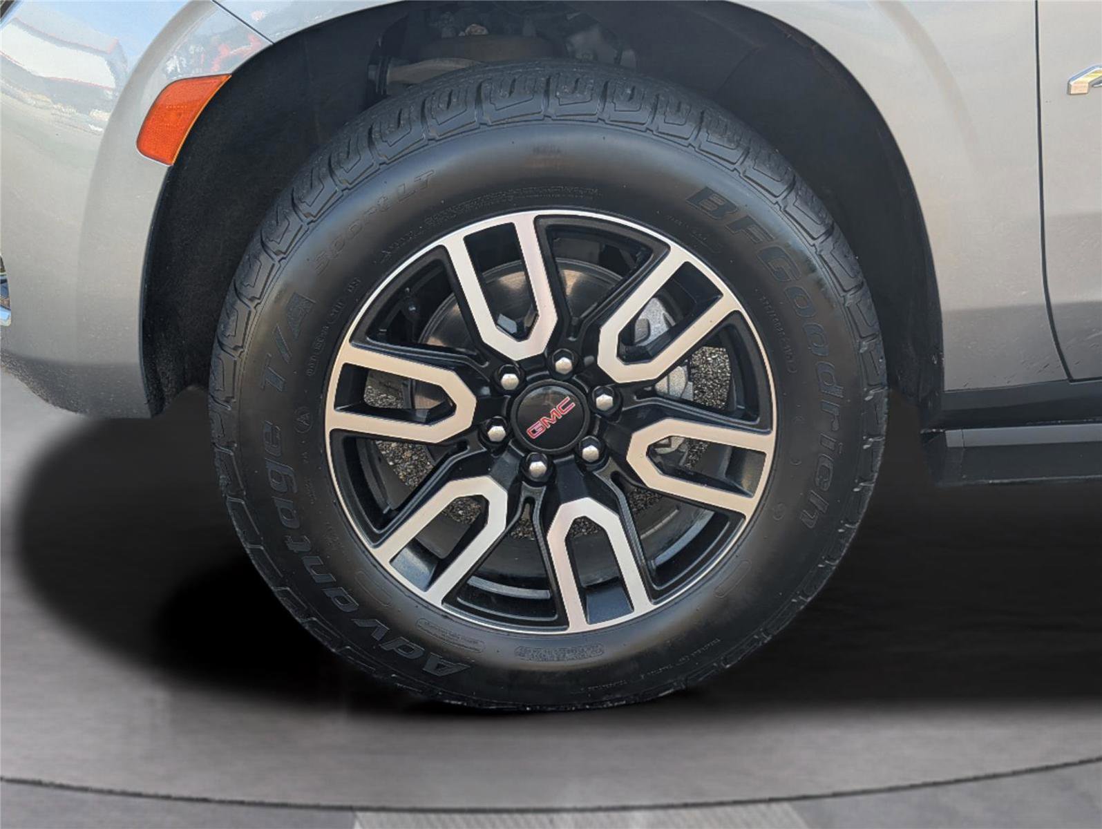 Used 2023 GMC Yukon AT4 w/ Technology Package AWD/4WD image 39