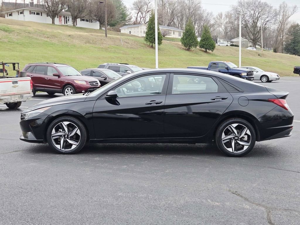 Used 2023 Hyundai Elantra SEL w/ Convenience Package image 6