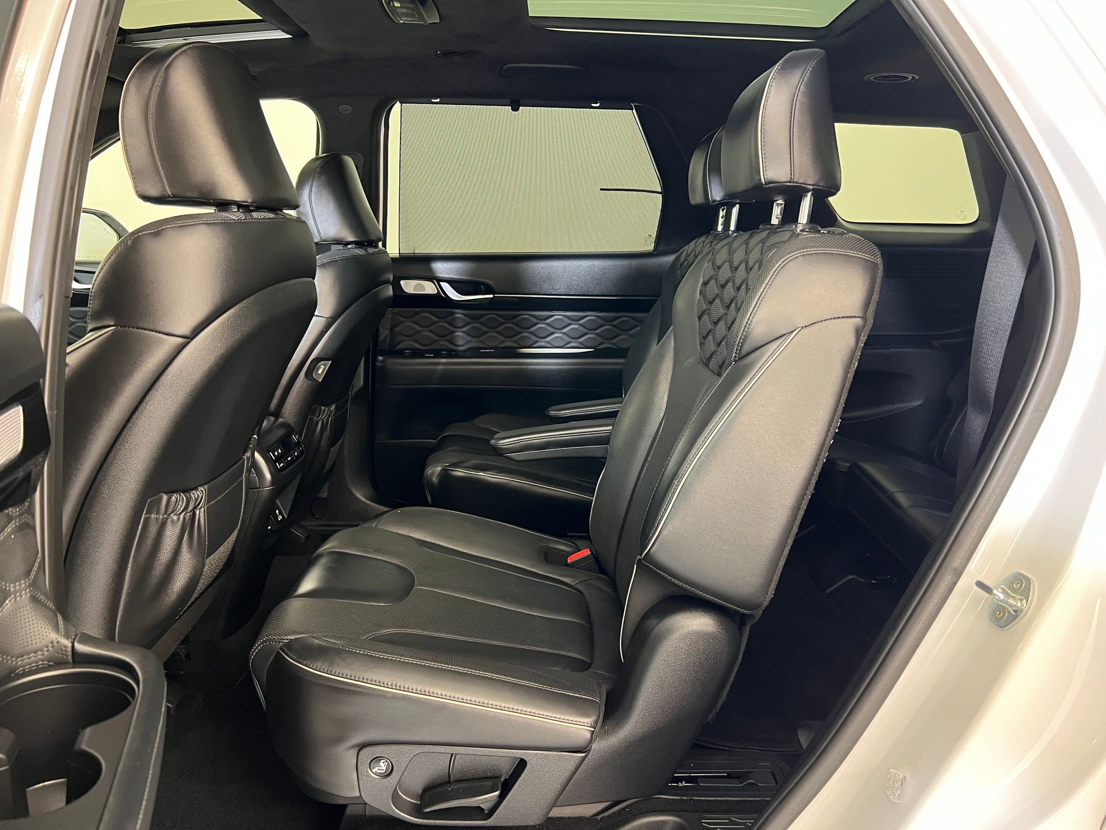 Used 2021 Hyundai Palisade Calligraphy image 14
