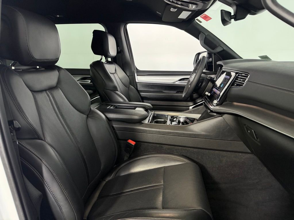 Certified 2025 Jeep Wagoneer L 4WD image 34