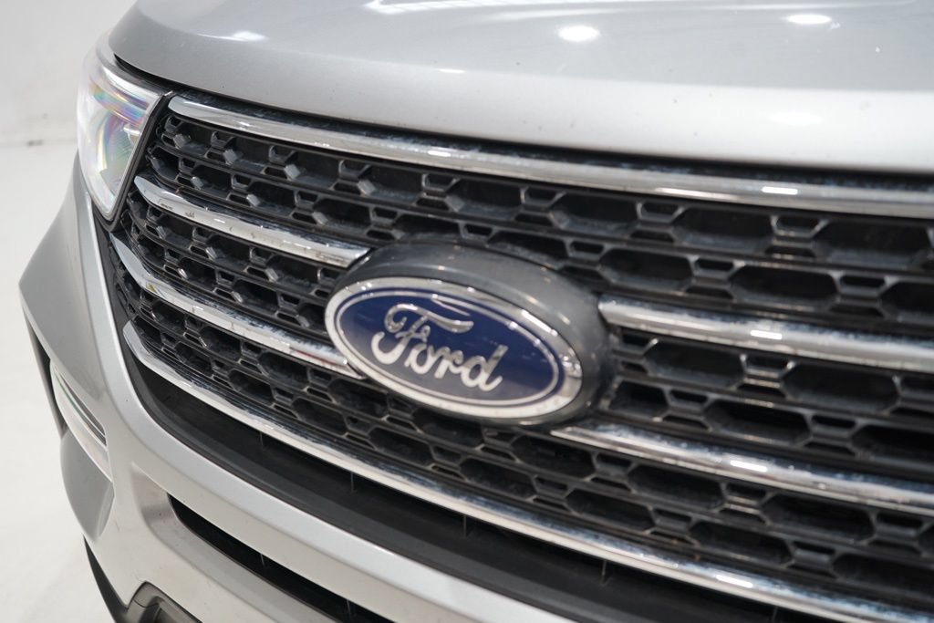 Used 2024 Ford Explorer XLT w/ Equipment Group 202A AWD/4WD image 12