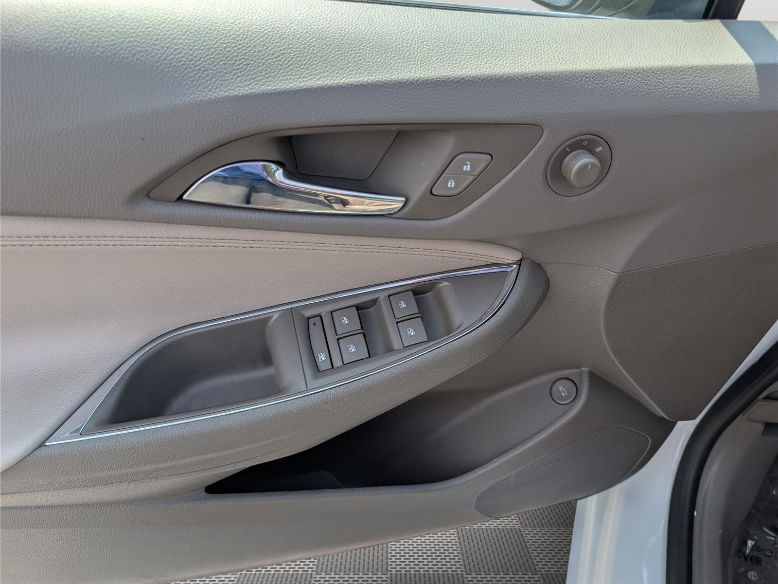 Used 2017 Chevrolet Cruze Premier FWD image 19