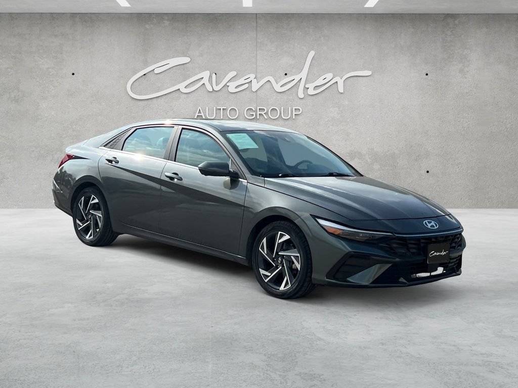 Used 2024 Hyundai Elantra Limited FWD image 2