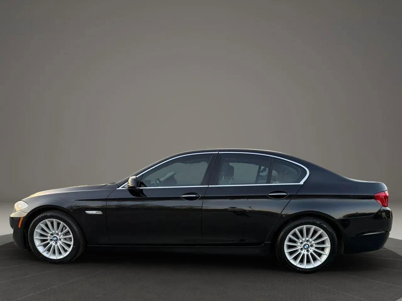 Used 2011 BMW 535i Sedan RWD image 6