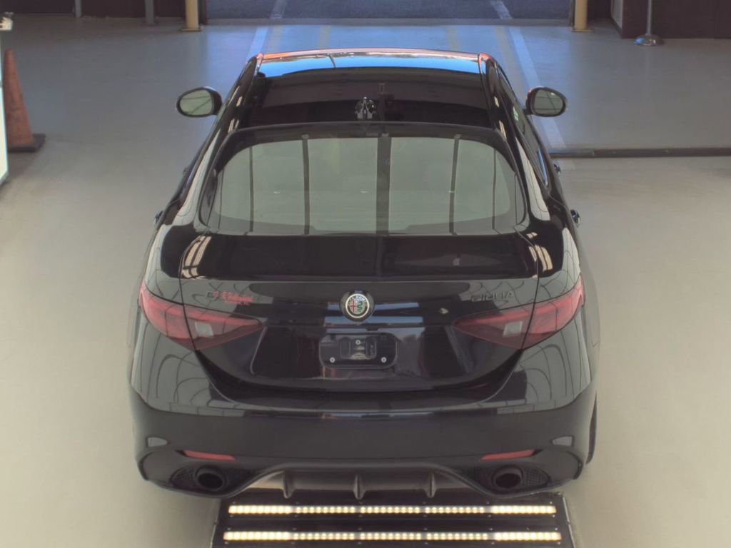 Used 2023 Alfa Romeo Giulia Estrema image 3