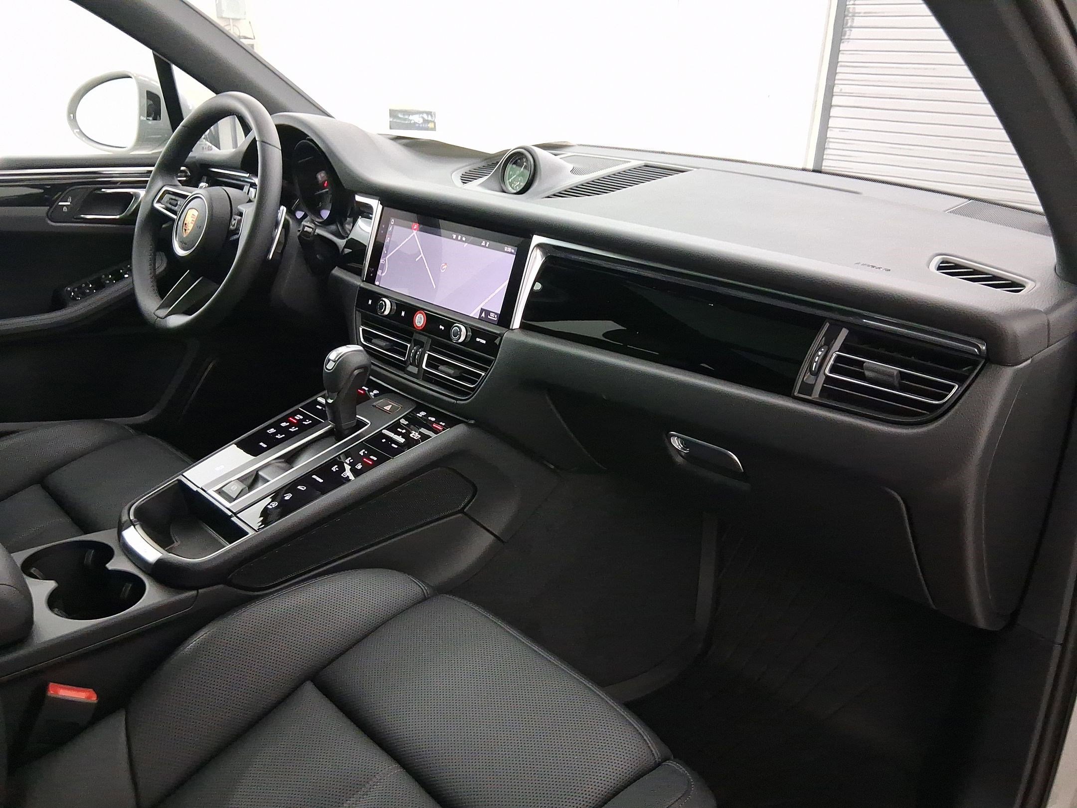 New 2026 Porsche Macan image 37