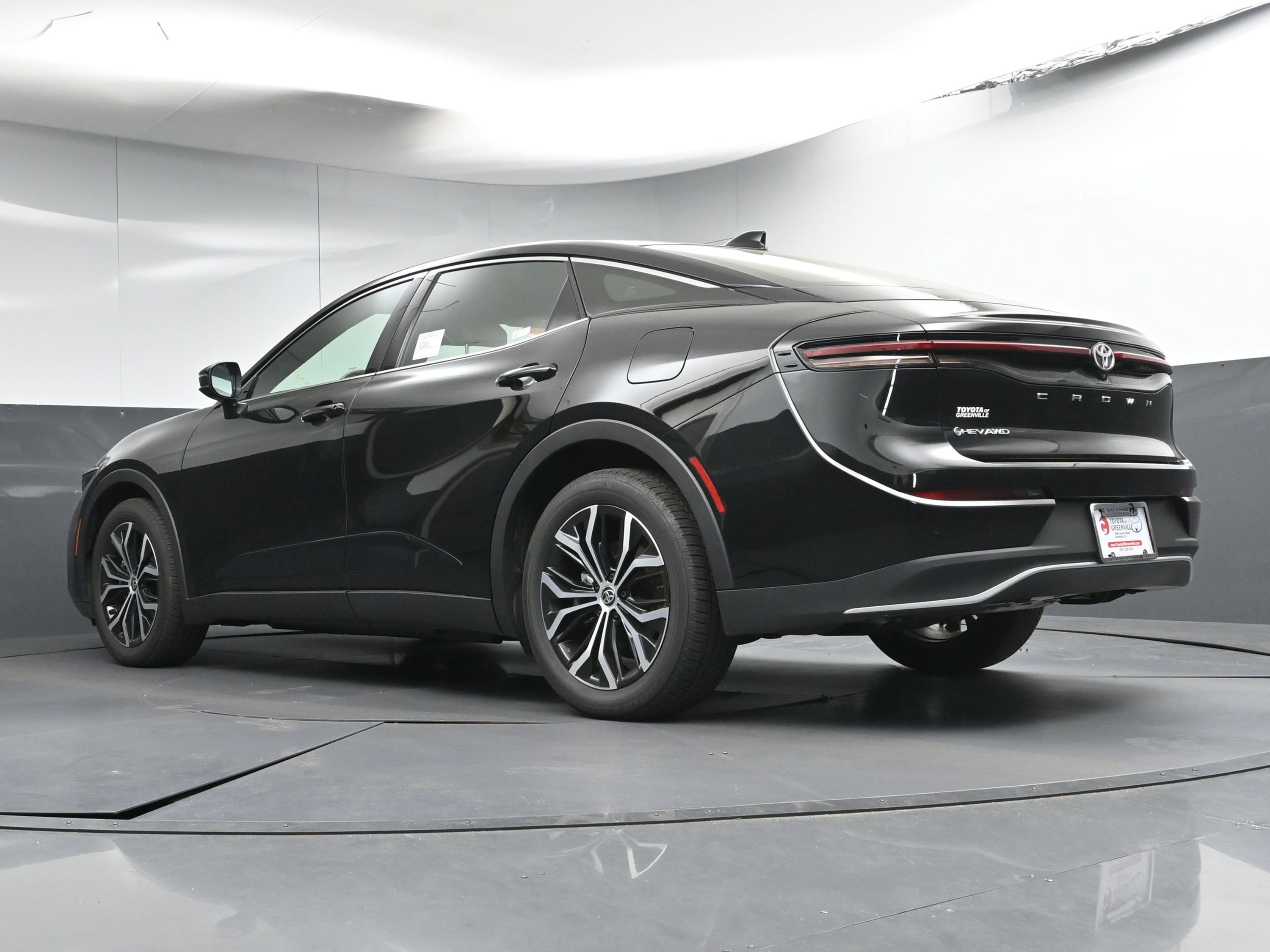 Certified 2025 Toyota Crown XLE image 29