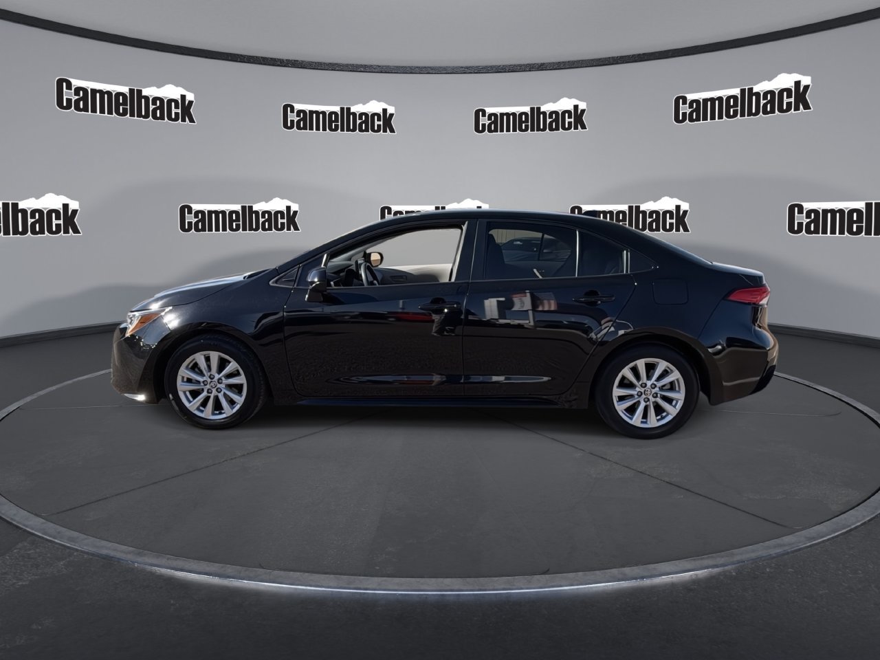 Used 2024 Toyota Corolla LE w/ LE Convenience Package FWD image 4