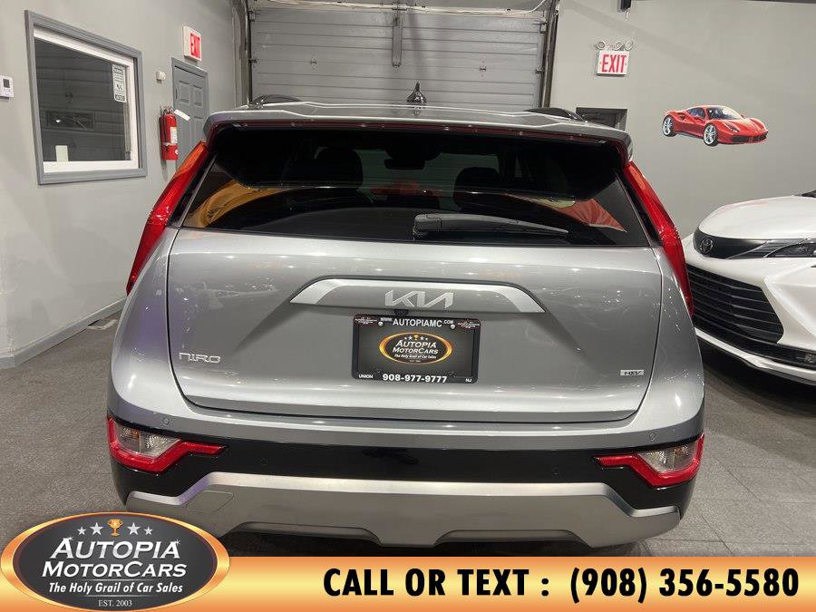 Used 2023 Kia Niro EX Touring FWD image 4