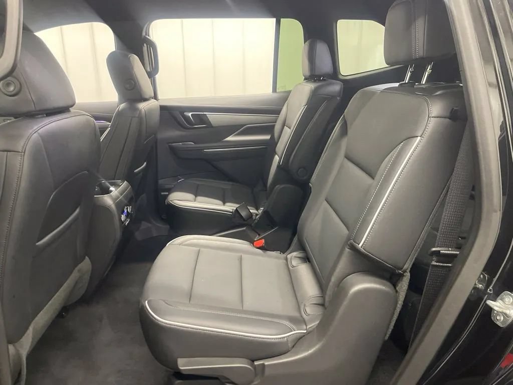 Used 2025 Buick Enclave Preferred AWD/4WD image 15
