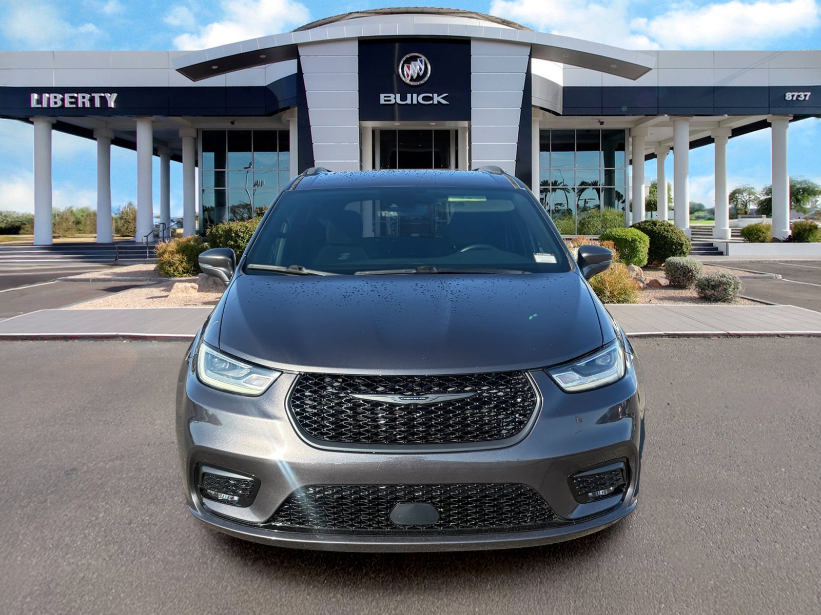 Used 2021 Chrysler Pacifica Touring w/ S Appearance Package FWD image 5