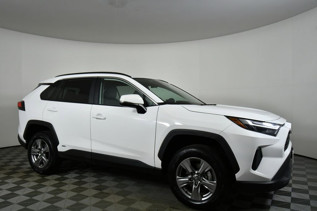 Used 2025 Toyota RAV4 XLE image 9