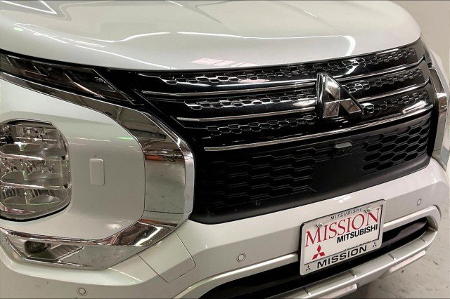 Used 2024 Mitsubishi Outlander SE image 30