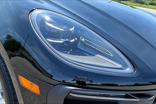 Used 2025 Porsche Macan AWD/4WD image 27