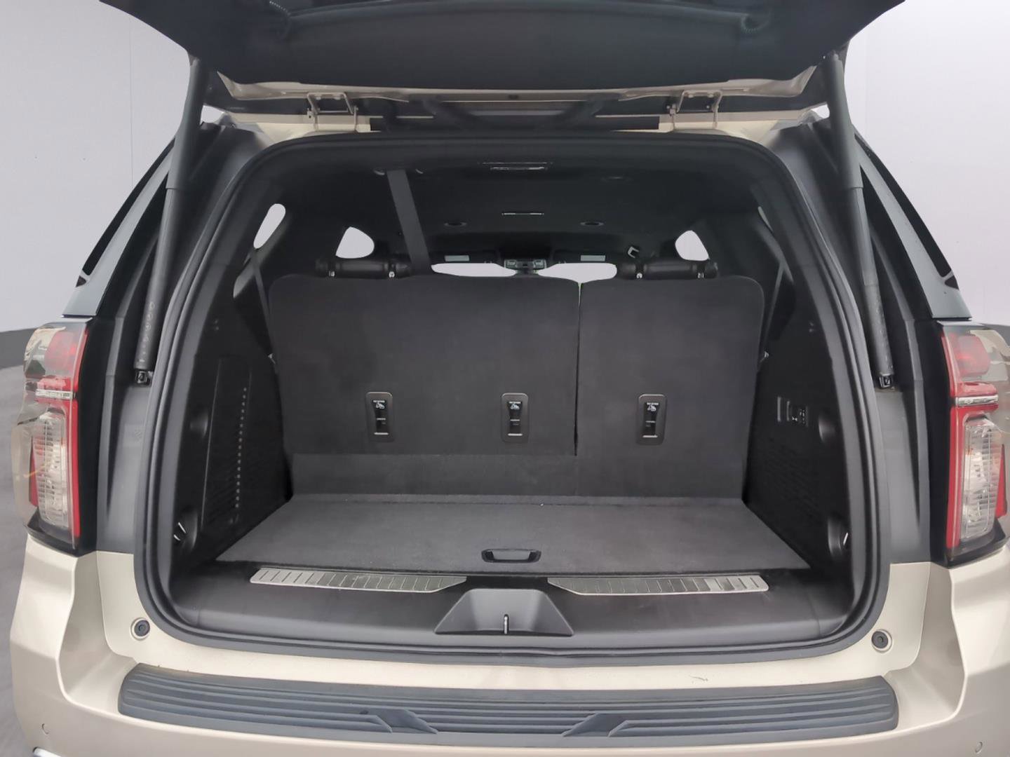 Used 2021 Chevrolet Tahoe High Country RWD image 9