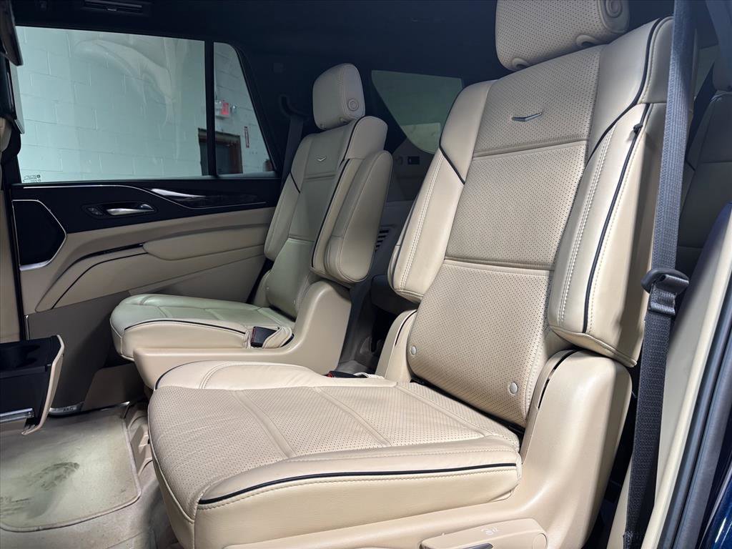 Used 2023 Cadillac Escalade Premium Luxury image 28