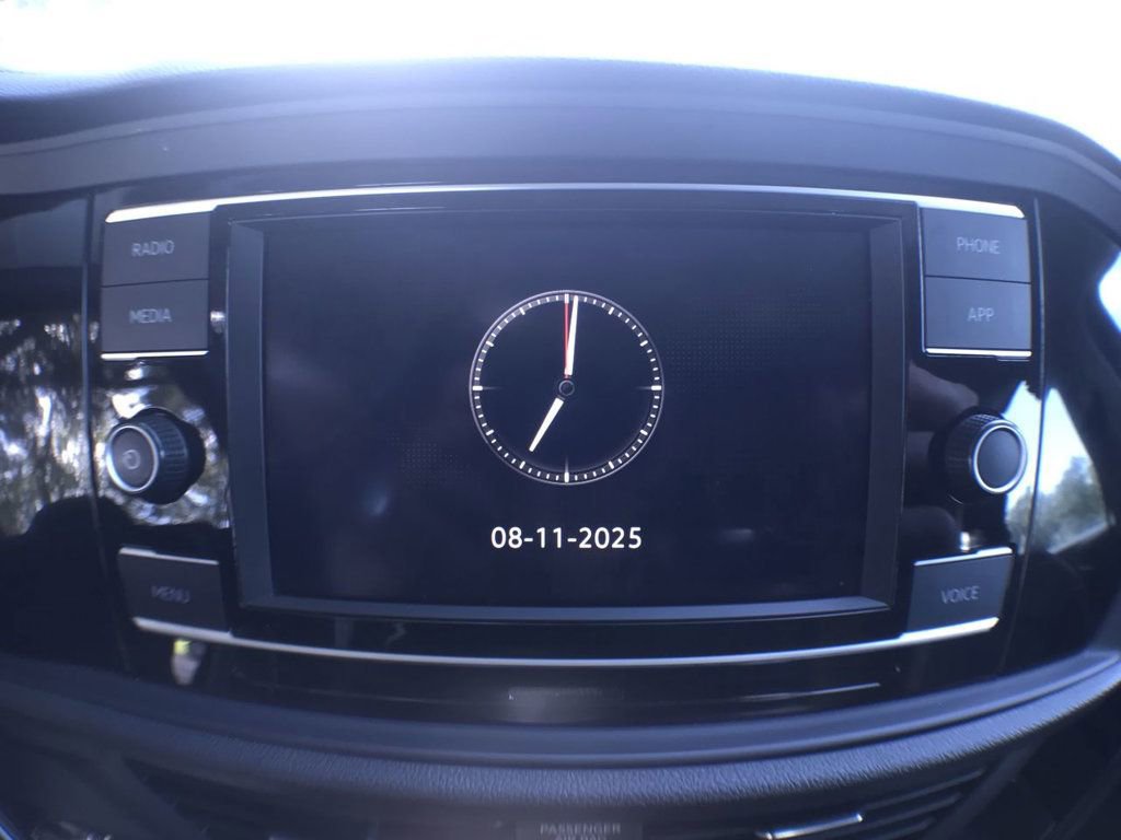 Used 2022 Volkswagen Jetta SE image 17