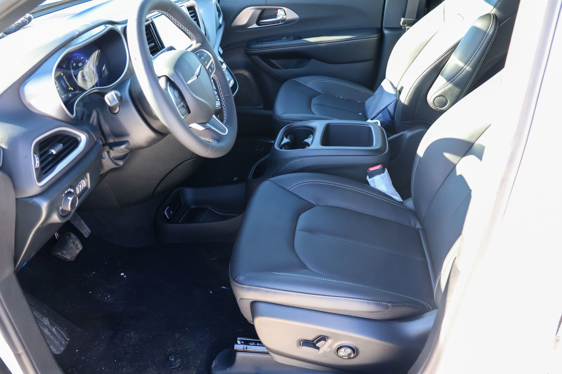 New 2026 Chrysler Voyager LX FWD image 5